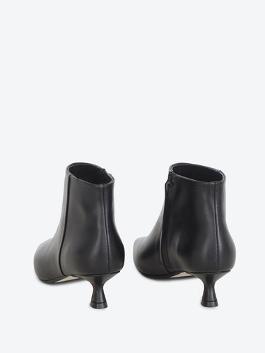 Anna F. tronchetti in pelle nera